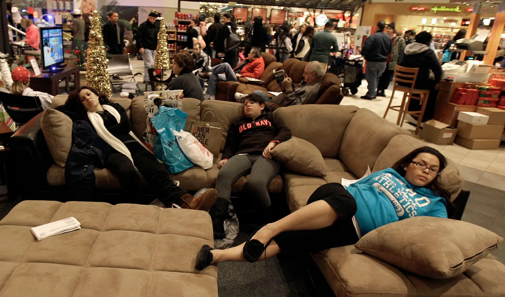 people sleeping outside of stores for black friday